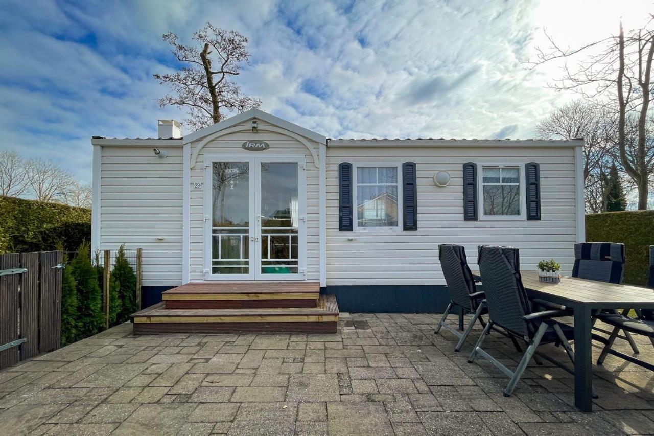 knus en modern ingericht chalet met gratis wifi Villa Tzummarum Buitenkant foto