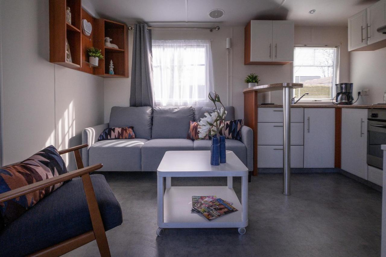 knus en modern ingericht chalet met gratis wifi Villa Tzummarum Buitenkant foto