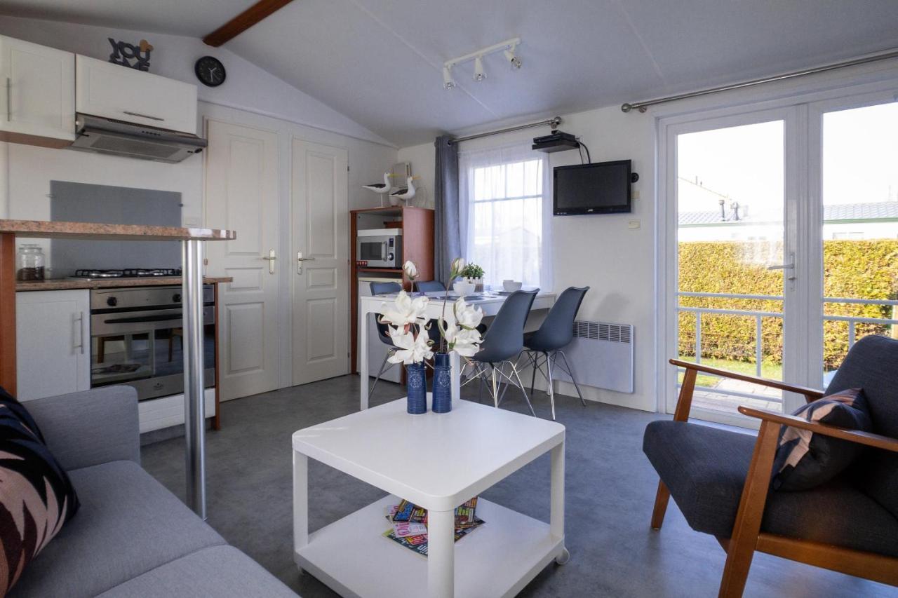 knus en modern ingericht chalet met gratis wifi Villa Tzummarum Buitenkant foto
