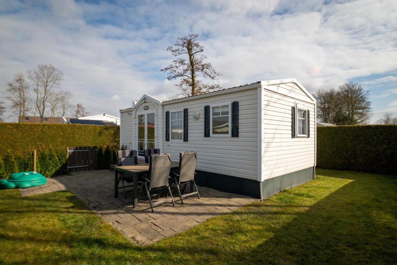 knus en modern ingericht chalet met gratis wifi Villa Tzummarum Buitenkant foto