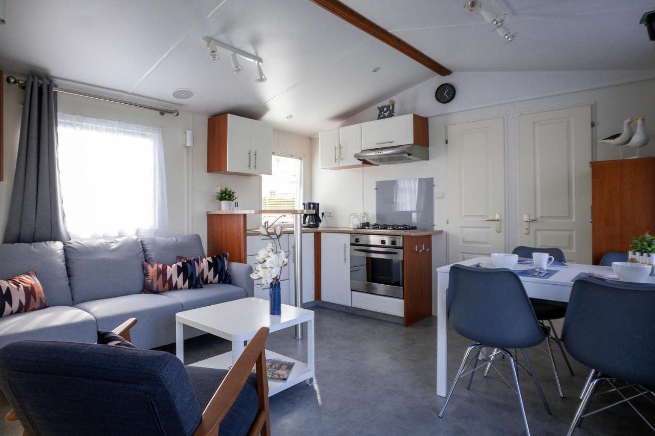 knus en modern ingericht chalet met gratis wifi Villa Tzummarum Buitenkant foto